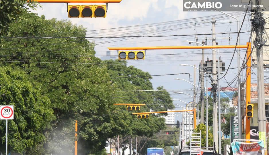 Claudia sigue con compras de pánico: pone 31 semáforos nuevos en seis calles (FOTOS Y VIDEO)