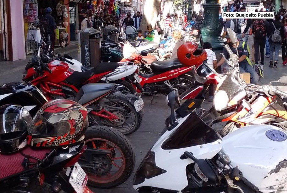 Motociclistas gandallas invaden la calle 5 de Mayo
