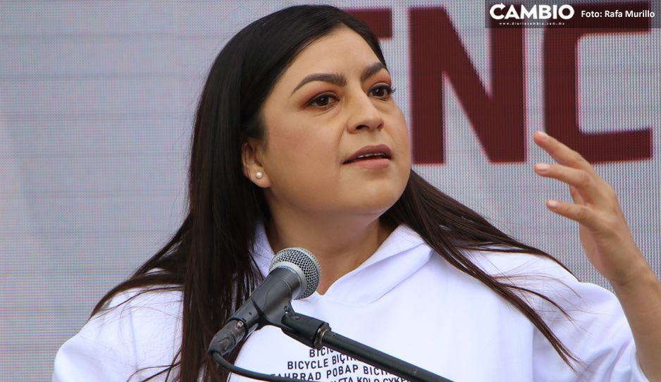 Claudia comprará computadoras pero sólo para 50 estudiantes de primaria