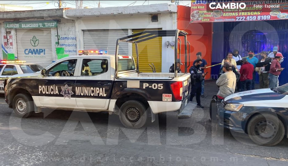 Señora de 60 años muere de un infarto mientras esperaba su camión en Atlixco