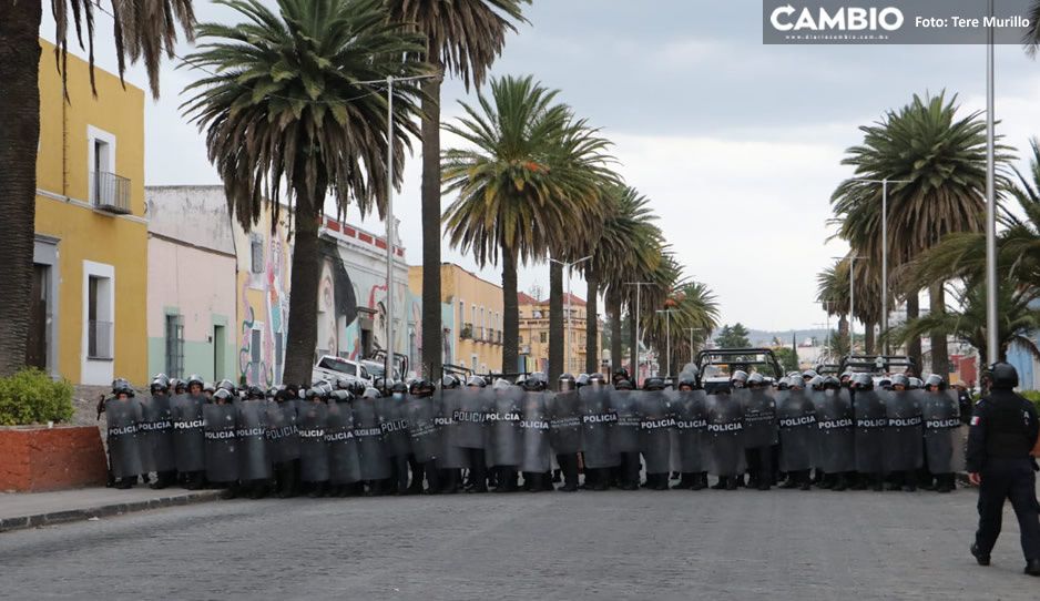 EN VIVO: Guerra entre normalistas y policías estatales de Casa Aguayo; SSP detiene grupo de choque