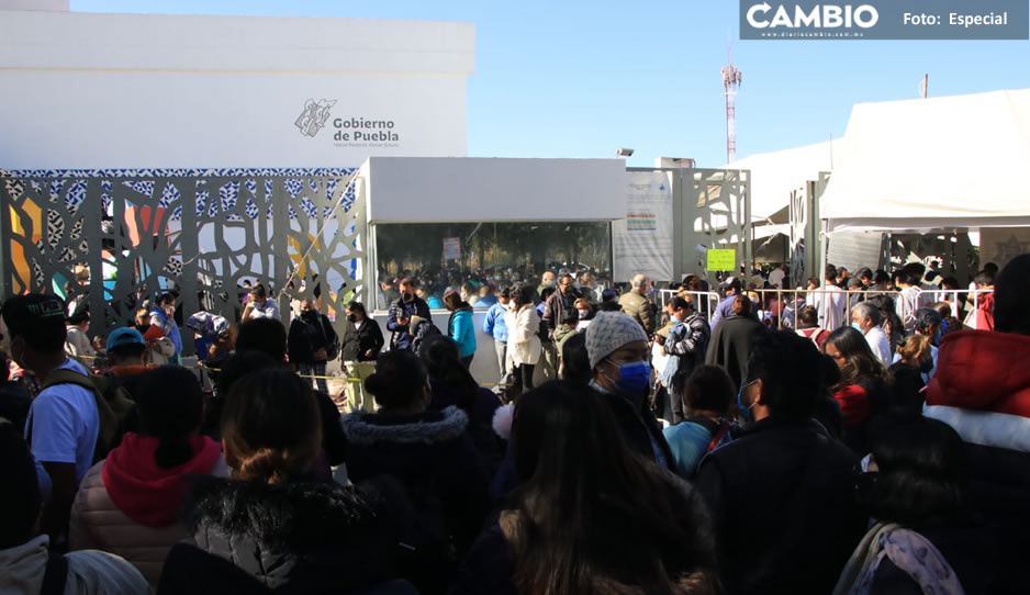 VIDEO: En medio de la cuarta ola, adolescentes y cincuentones se forman cinco horas para recibir dosis anticovid en el HNP