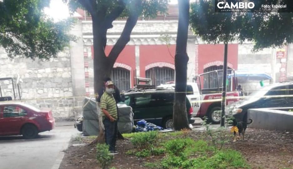 ¡Pobrecito, murió de frío! Hallan a vagabundo que se abrazaba así mismo en Barrio San Miguelito