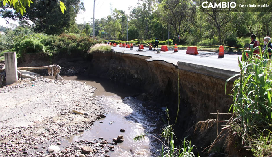 ¡Toma precaución! Se desgaja puente Vicente Suárez tras fuerte lluvia en Puebla (VIDEO)