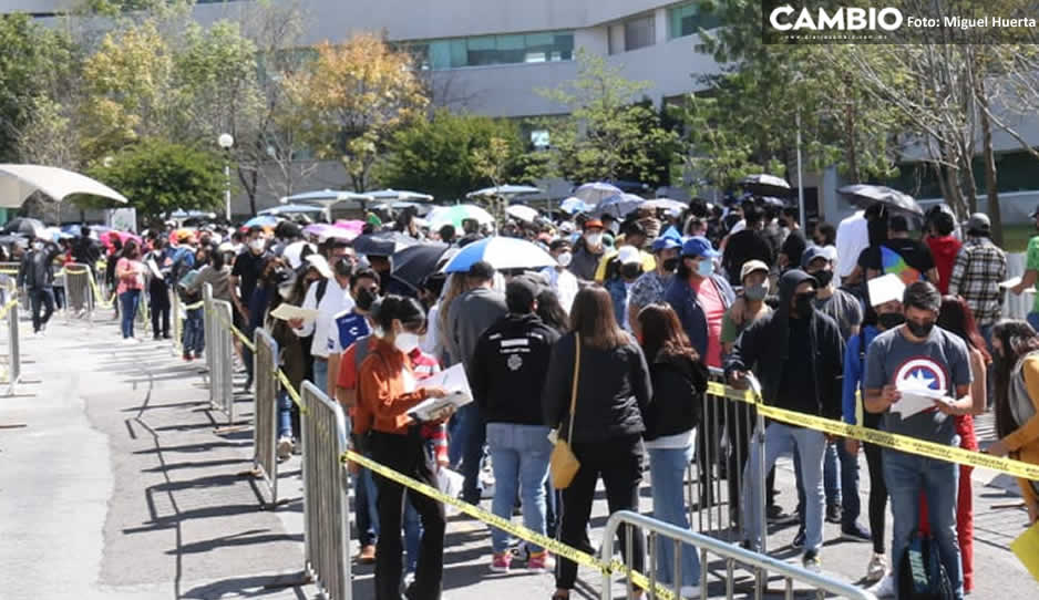 Parecía promoción del Buen Fin; chaviza abarrota el Tec de Monterrey para recibir segunda dosis de Sputnik (FOTOS)