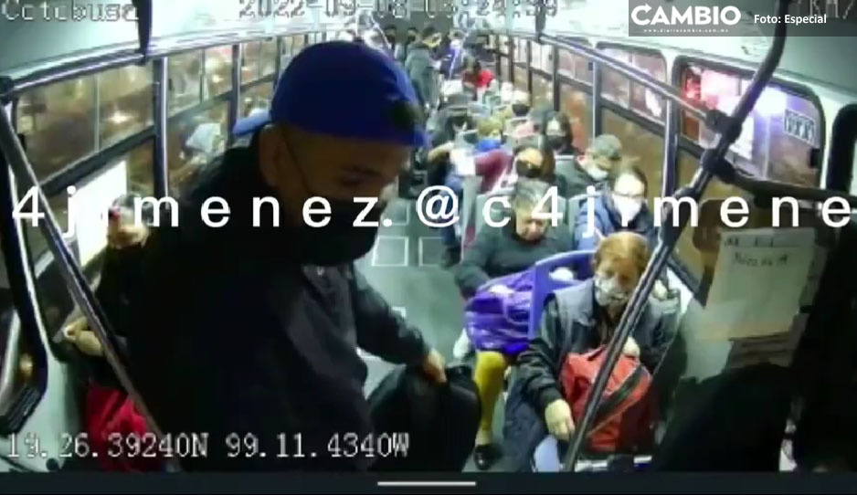 Captan momento de violento asalto a mujeres y niños en el transporte público (VIDEO)