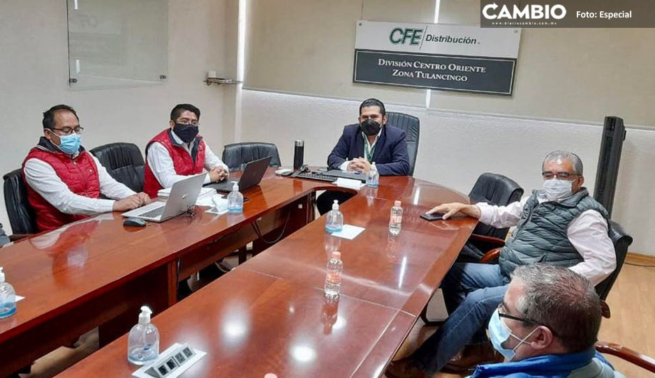 Rogelio López Angulo sostuvo reunión de trabajo con personal de CFE en Tulancingo