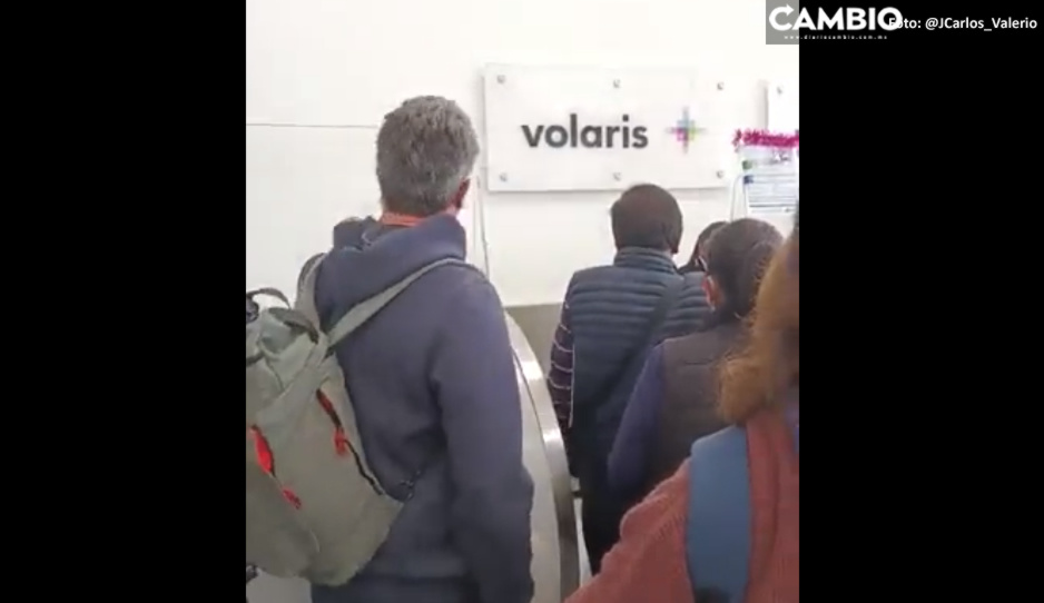 Pasajeros de Volaris enfurecen tras cancelación de vuelo Puebla a Cancún (VIDEO)