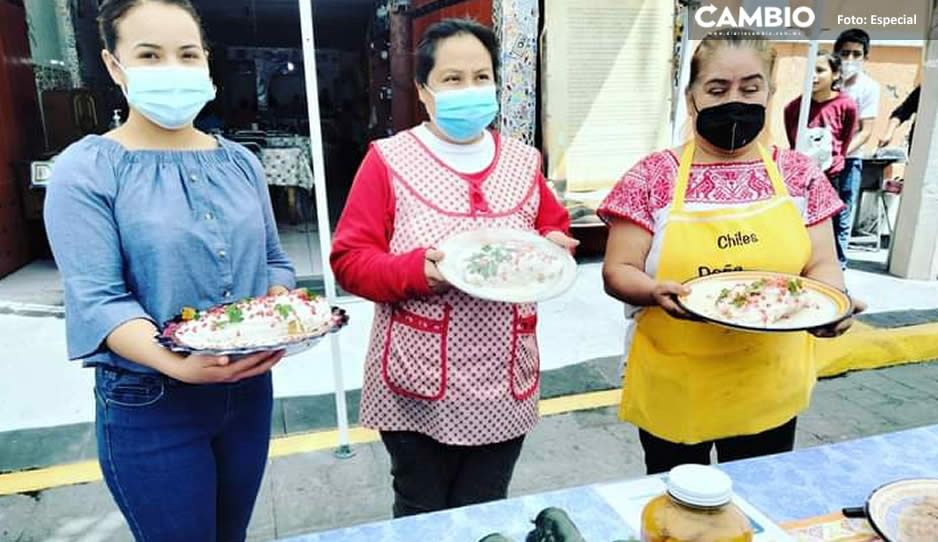 Expositoras del Chile en Nogada en Calpan piden apoyo para aumentar sus ventas