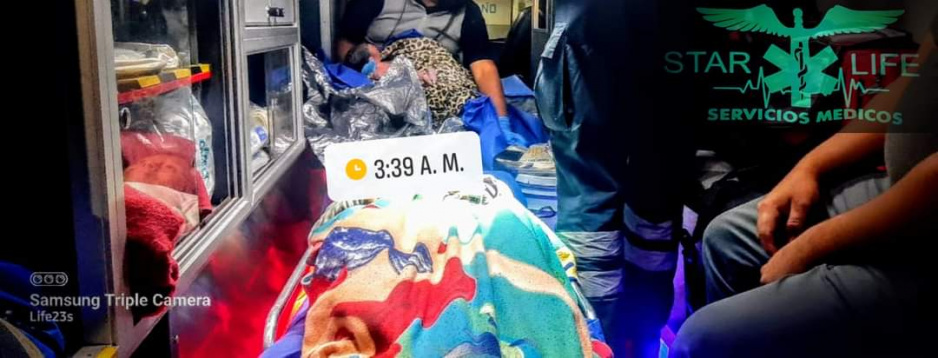 Ya no llegó al hospital: mujer da a luz en plena ambulancia en Atlixco