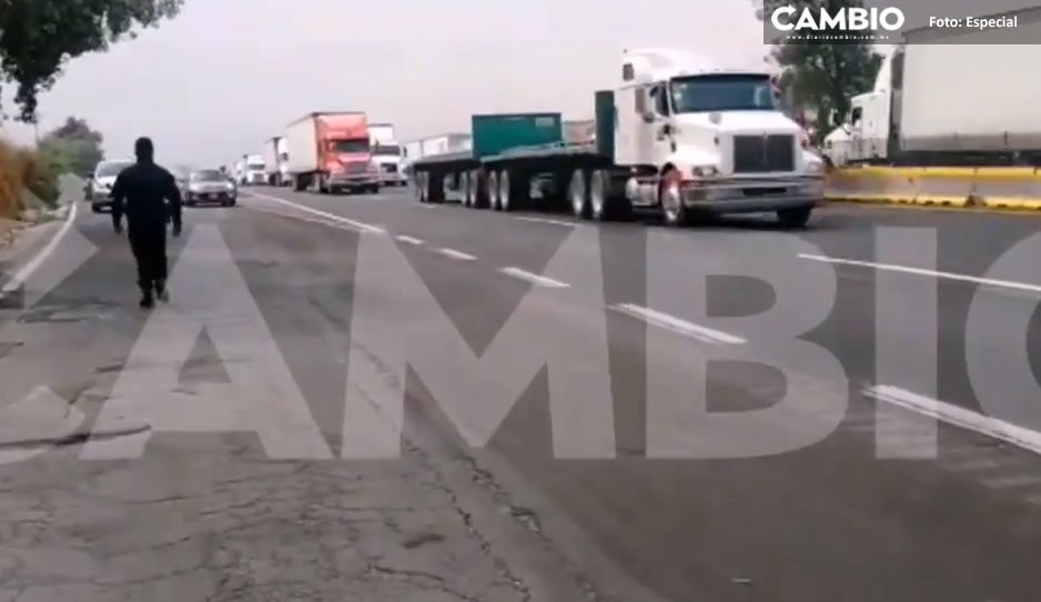 Después de cinco horas liberan autopista México-Puebla; vecinos acusaban detención ilegal (VIDEO)