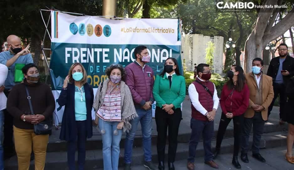 Claudistas violan veda sobre revocación de mandato: asisten a evento de reforma eléctrica en el Zócalo