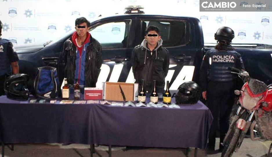 &iexcl;Se acab&oacute; la fiesta! Detienen a Edwin y Uriel por robar bebidas y cigarros de Oxxo en Cipreses