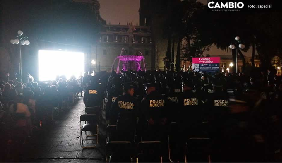 En penumbras, Lalo encabeza graduación de cadetes en el Zócalo (VIDEO)