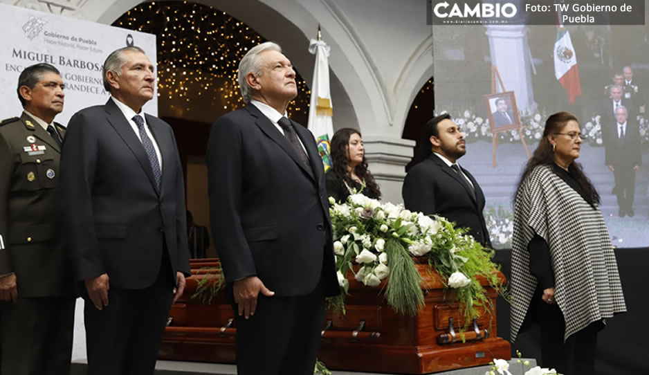 FOTOS: Familia, gabinete estatal y funcionarios hicieron guardia de honor a Barbosa en Homenaje Póstumo