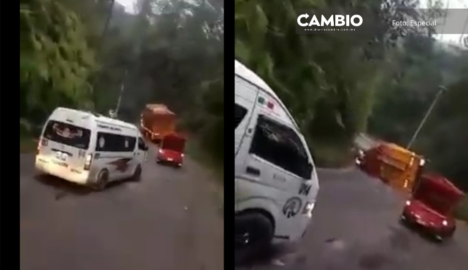 Bache provoca volcadura de camión de carga en carretera La Cumbe-Zacapoaxtla