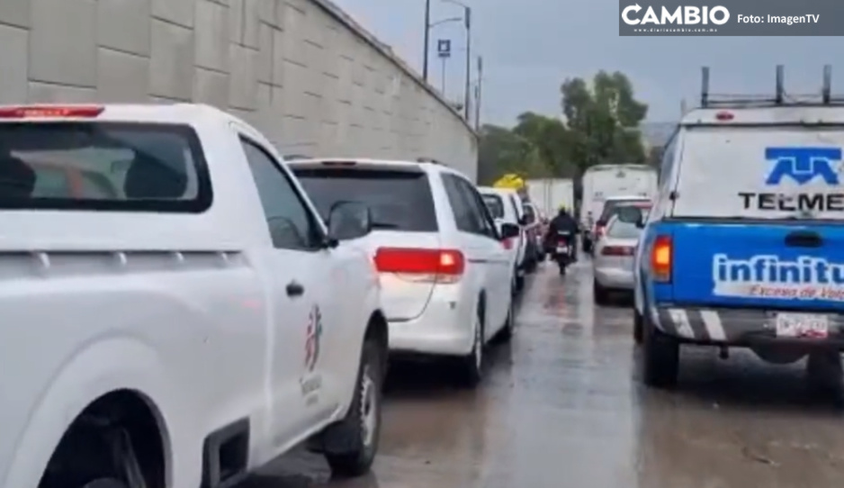 Cierran Periférico a la altura de Valsequillo por fuerte lluvia, así el caos (VIDEO)