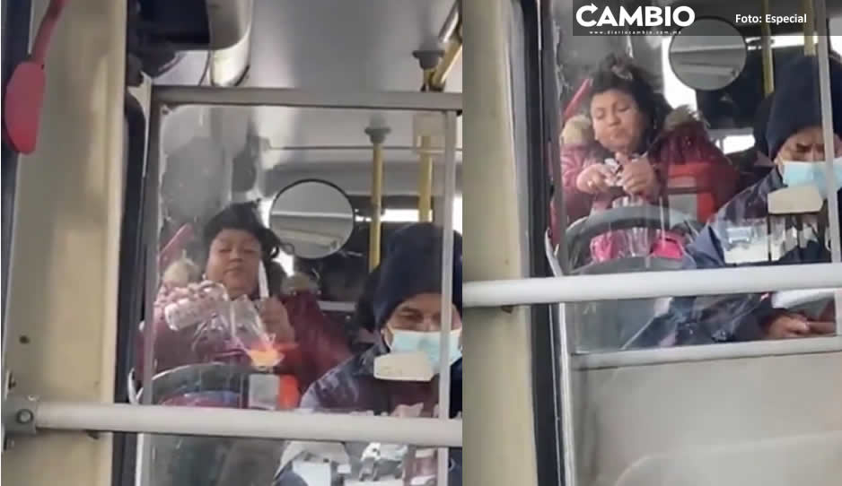 ¡No es el lugar es la sed! Así prepara una mujer su michelada en el camión (VIDEO)