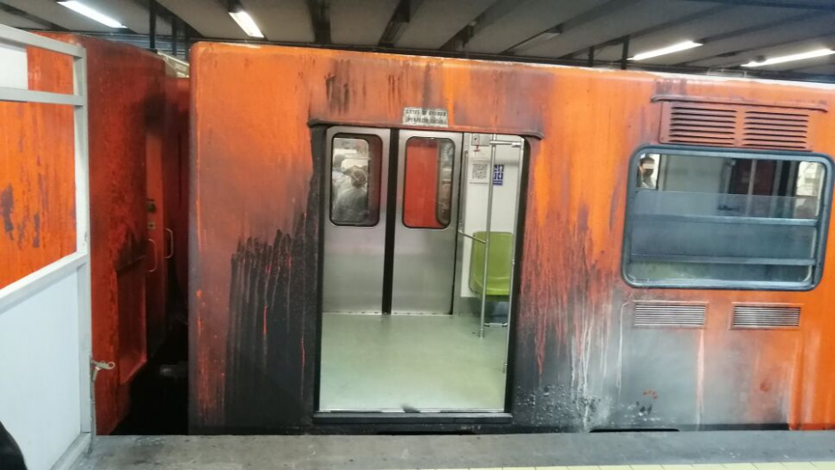 Se incendia Línea 9 del Metro tras cortocircuito (VIDEO)