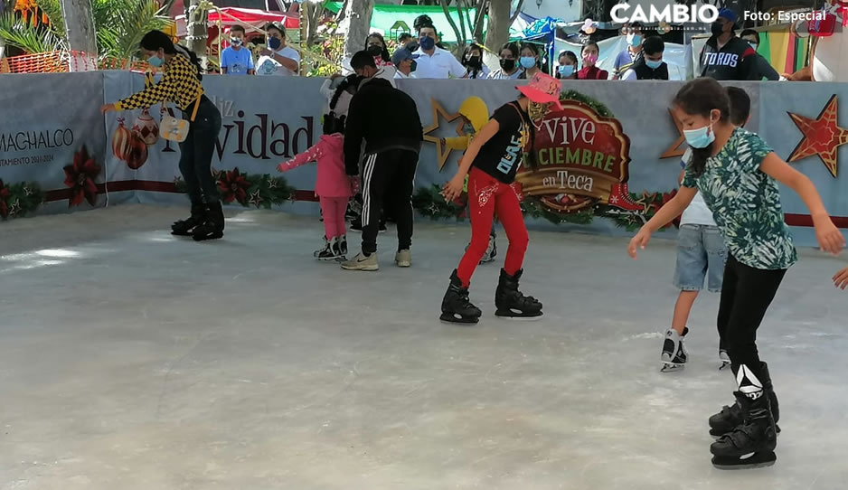 ¡Qué bonito! Familias disfrutan pista de hielo en Tecamachalco