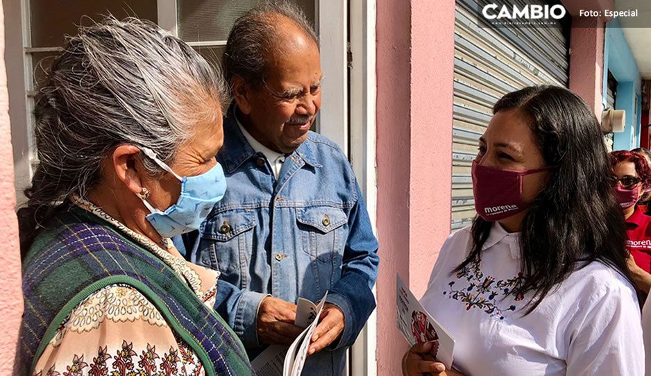 Decenas de personas acompañan a Karla Vázquez a recorrer las calles de Tlatlauquitepec