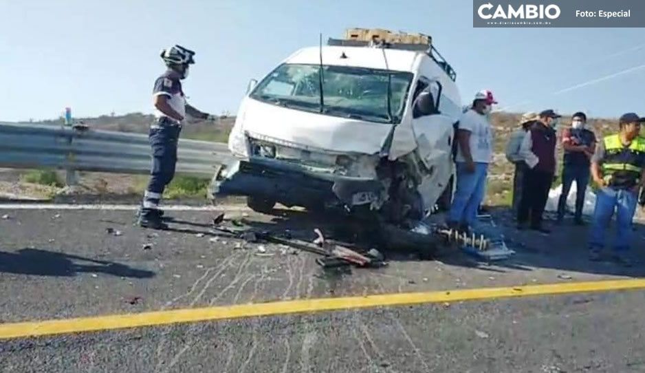 Fatal accidente entre combi colectiva y camioneta deja 8 lesionados en Tehuacán