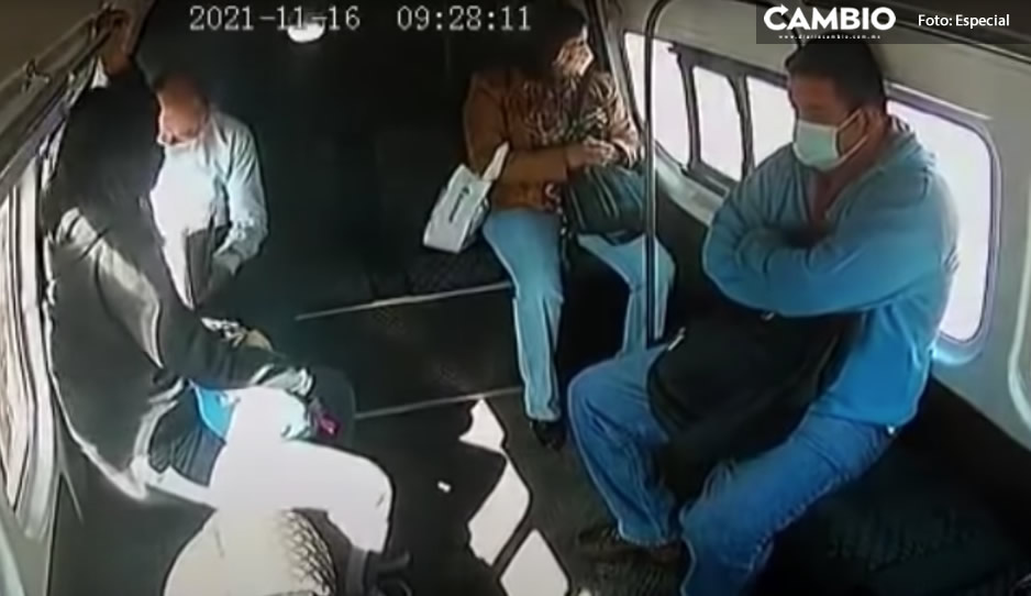 VIDEO: Chofer de combi frustra asalto; acelera y deja atrás al delincuente