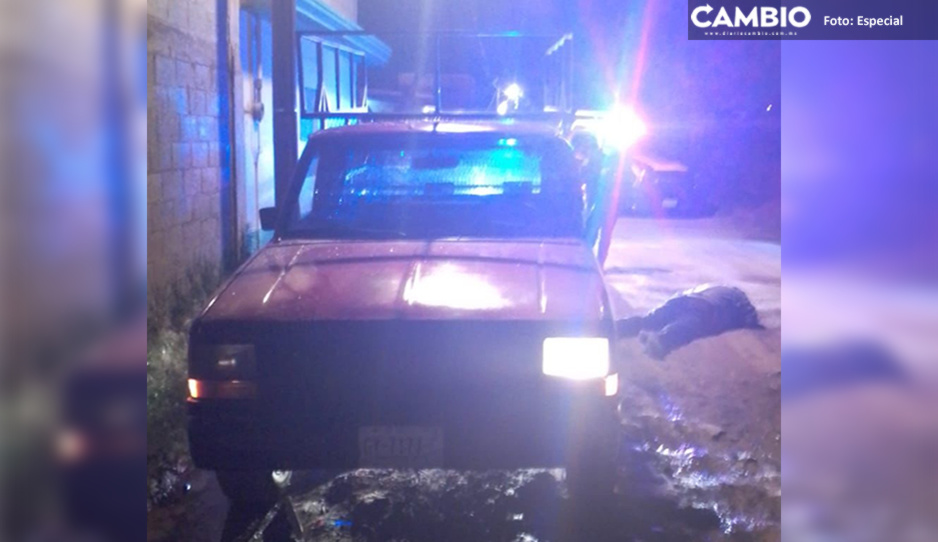 Asesinan a golpes y balazos a un hombre durante riña en Totimehuacán