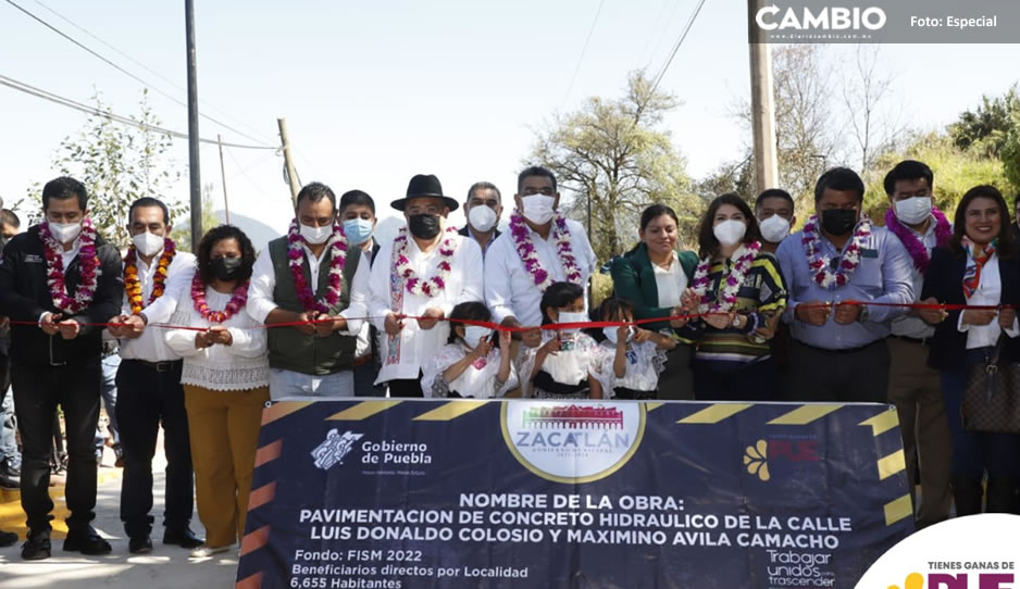 Sergio Salomón inaugura la pavimentación de una calle con concreto hidráulico en Zacatlán