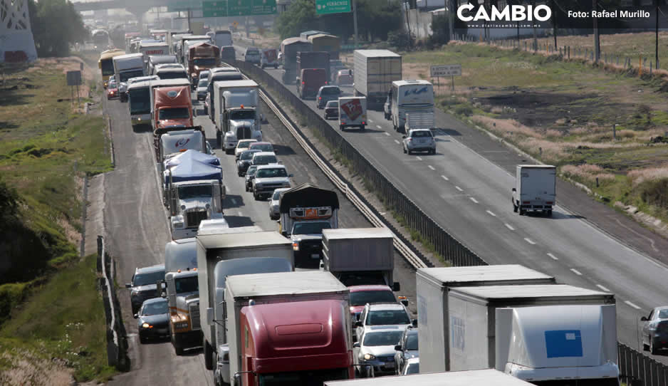 ¡Violento atraco! Sujetos armados despojan a conductor de su automóvil en la Puebla-Orizaba