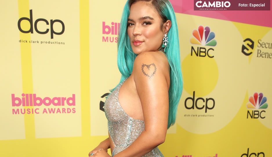 ¡Bien Bichota! Karol G muestra excéntrico vestido que deja ver sus atributos y belleza (VIDEO)