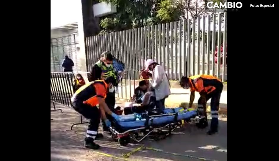 Abuelita poblana sufre infarto mientras hacía fila en CU por su vacuna ¡maldito Abdala! (VIDEO)