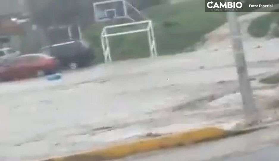 Cancha de futbol en San Jerónimo Caleras se convierte en río tras fuerte lluvia (VIDEO)