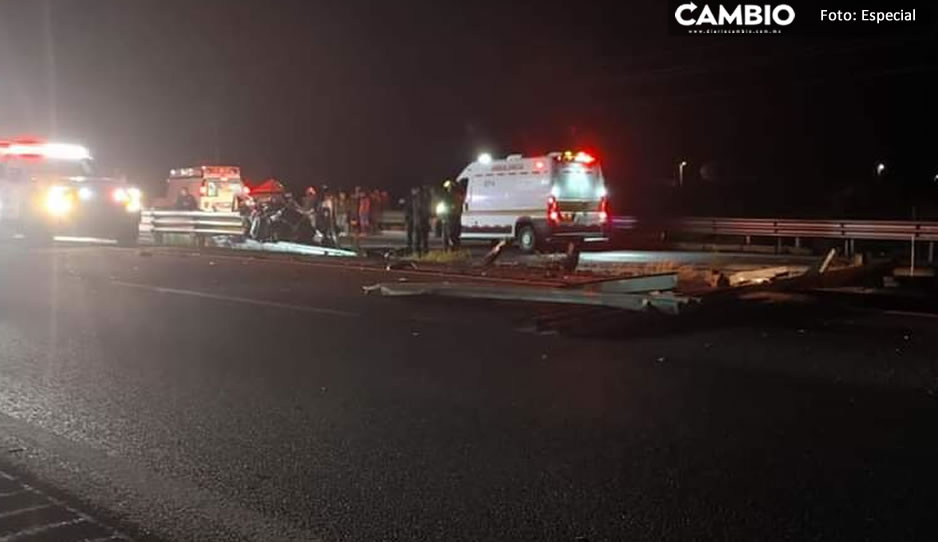 Aparatoso choque entre dos autos deja a una persona prensada y sin vida en Quecholac (IMAGEN SENSIBLE)