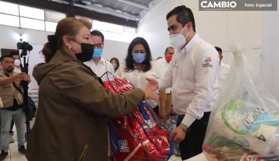 Gobierno de Chignahuapan entrega despensas y cobertores a grupos vulnerables