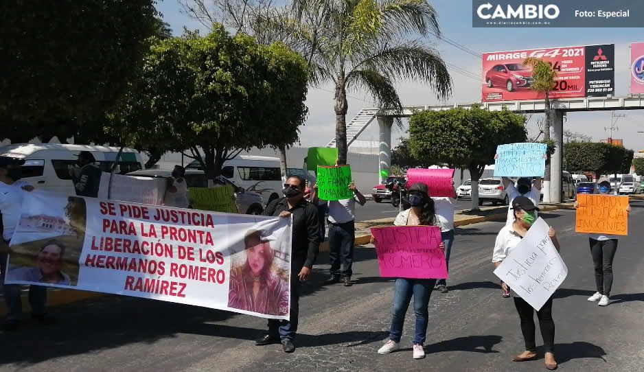 Exigen liberar a los hermanos acusados de homicidio tras comprar celular robado en Tehuacán (FOTOS)