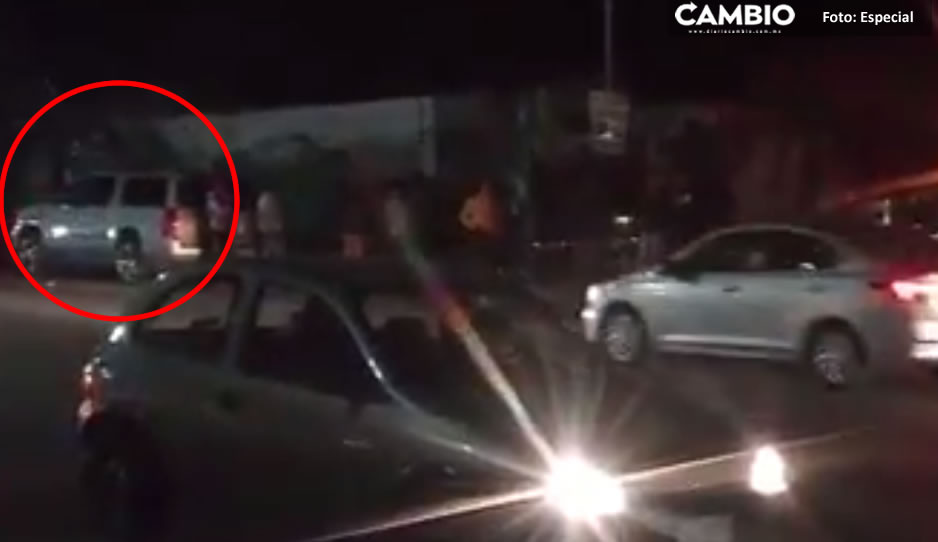 Conductor ebrio choca camioneta vs vivienda y muere en Amozoc; deja dos lesionados (VIDEO)