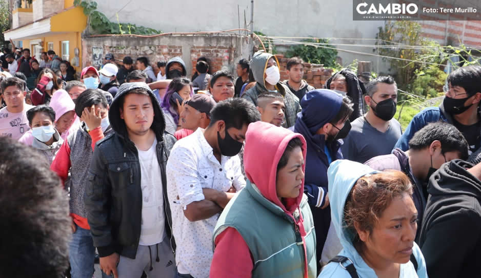 Pobladores de Xochimehuacan se amotinan para poder entrar a sus casas
