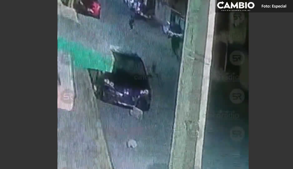 ¡Me están robando! Víctima grita desesperado y persigue al delincuente en Puebla (VIDEO)