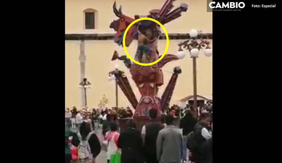 Detienen a turista terco que se subió a esculturas de Zacatlán para tomarse fotos (VIDEO)