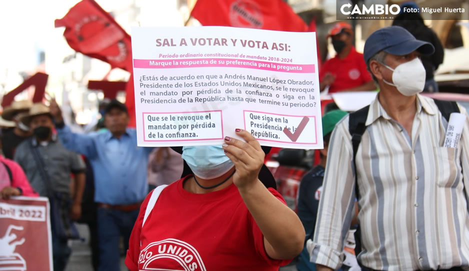Menos de 150 personas logra reunir FRENAAA en el Zócalo de Puebla