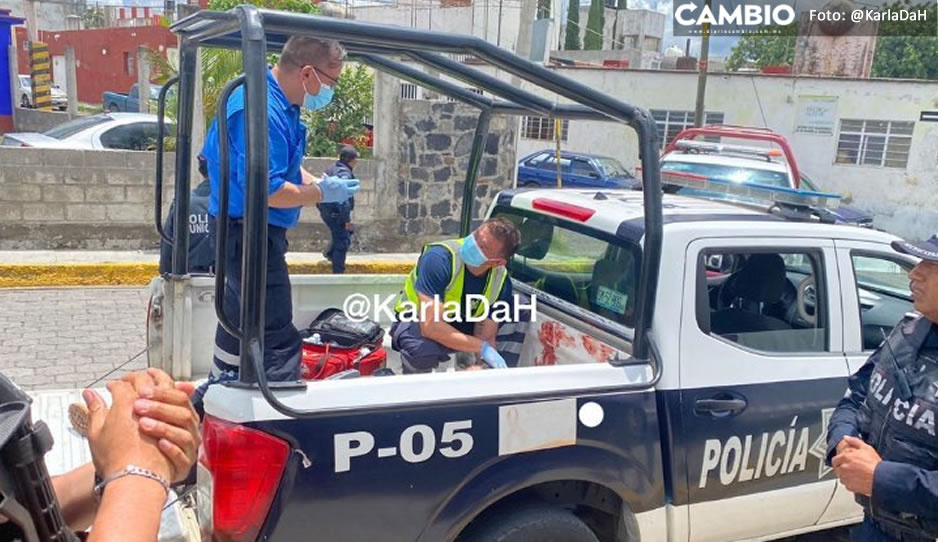 Golpean a hombre drogado tras amenazar con arma blanca a clientes de un puesto de memelas en Atlixco