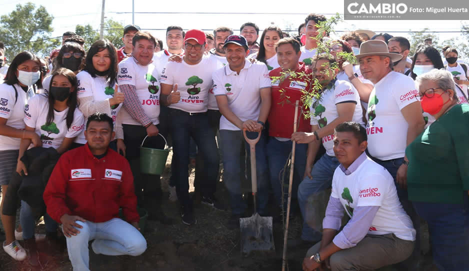 ¡Lalo gobernador!, así los priistas le hacen la barba al alcalde de Puebla (VIDEO)