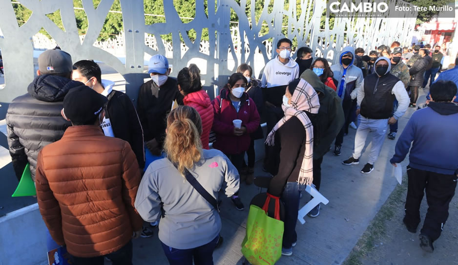 Poblanitos estallan vs vacunación en el Hospital del Niño Poblano: llevamos casi dos horas y no avanzamos