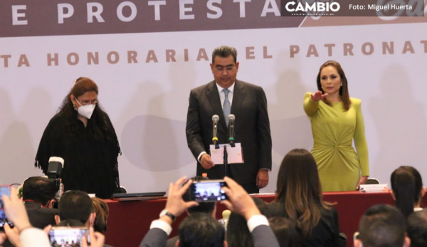 Gaby Bonilla, esposa de Sergio Salomón, toma protesta como nueva presidenta del SEDIF en Puebla