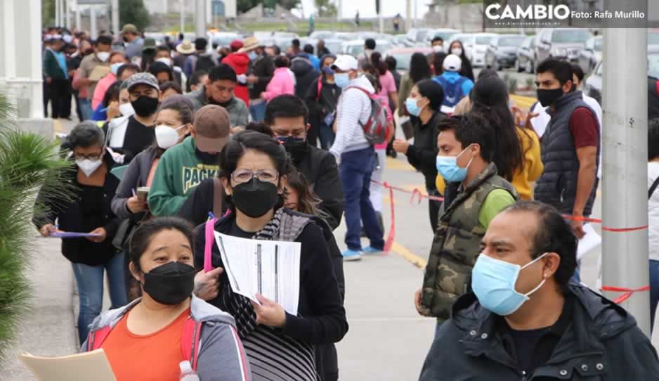 Pese a las filas, avanza ágil la vacunación a cuarentones en Centro Expositor (FOTOS)