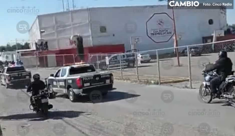 Vecinos justicieros de Texmelucan golpean a ladrones; policía logra rescatarlos (VIDEO)