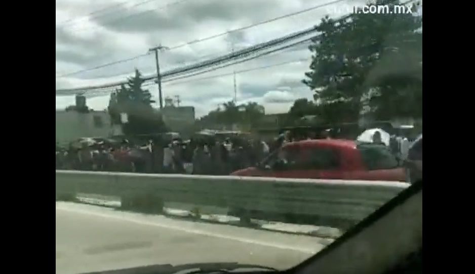 El Hospital General del Sur sigue a reventar, así las largas filas para la vacuna (VIDEO)