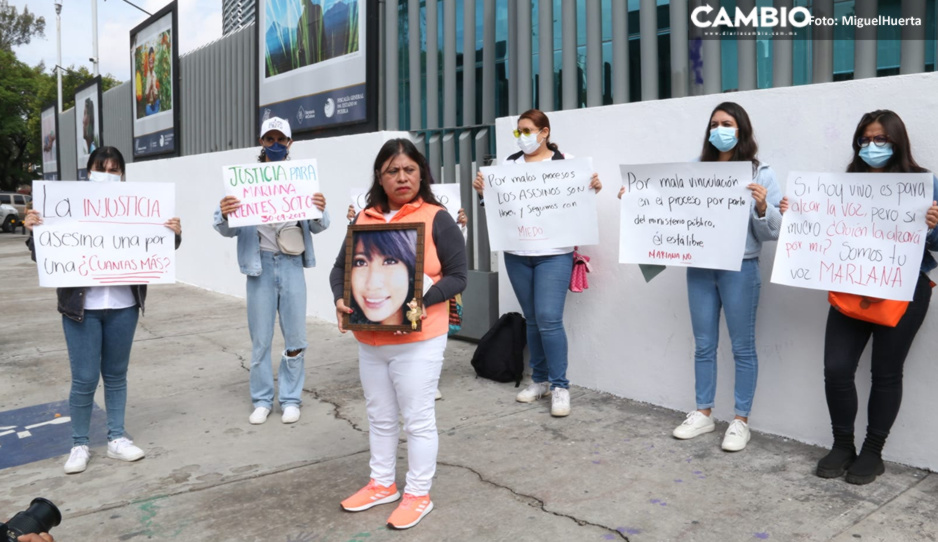 Madre y amigas de Mariana Fuentes se manifiestan en la Fiscalía ante liberación de José de Jesús N (VIDEO)