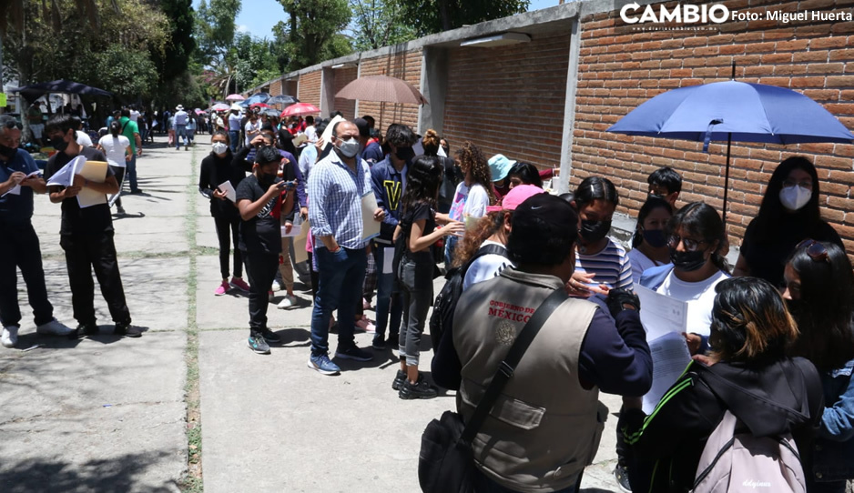 Adolescentes hacen largas filas para recibir vacuna vs Covid en el CENHCH (FOTOS y VIDEO)